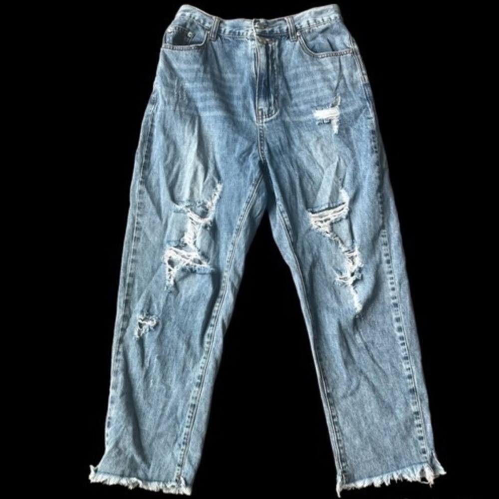 Kittenish high waisted distressed boyfriend style jeans